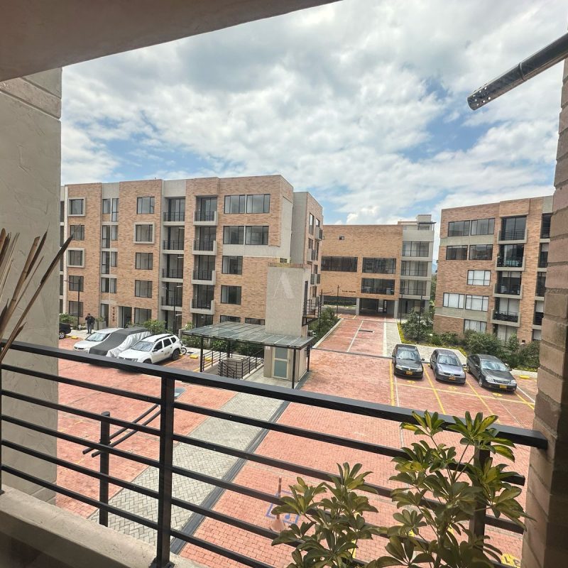 D85590EF-A5FC-48D0-B013-5419225B7E9C