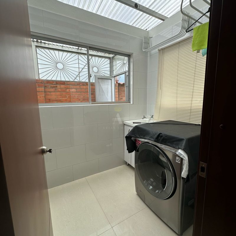 WhatsApp Image 2025-04-01 at 21.50.50 (1)