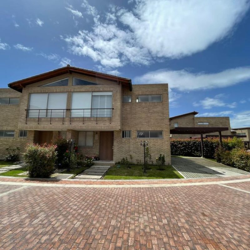 WhatsApp Image 2025-05-06 at 09.43.31