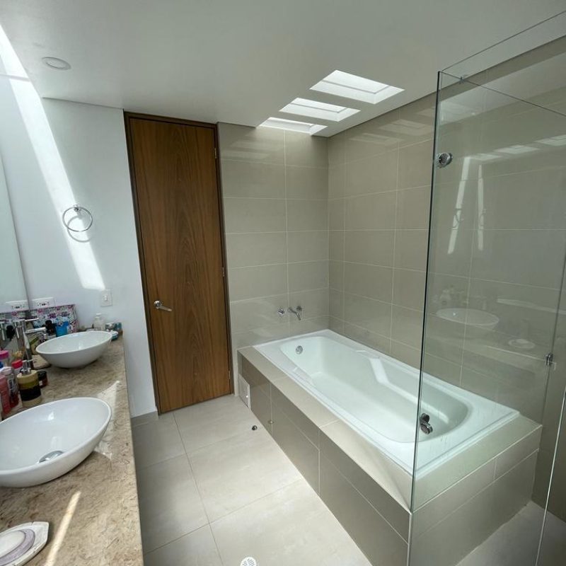 WhatsApp Image 2025-05-06 at 09.43.36