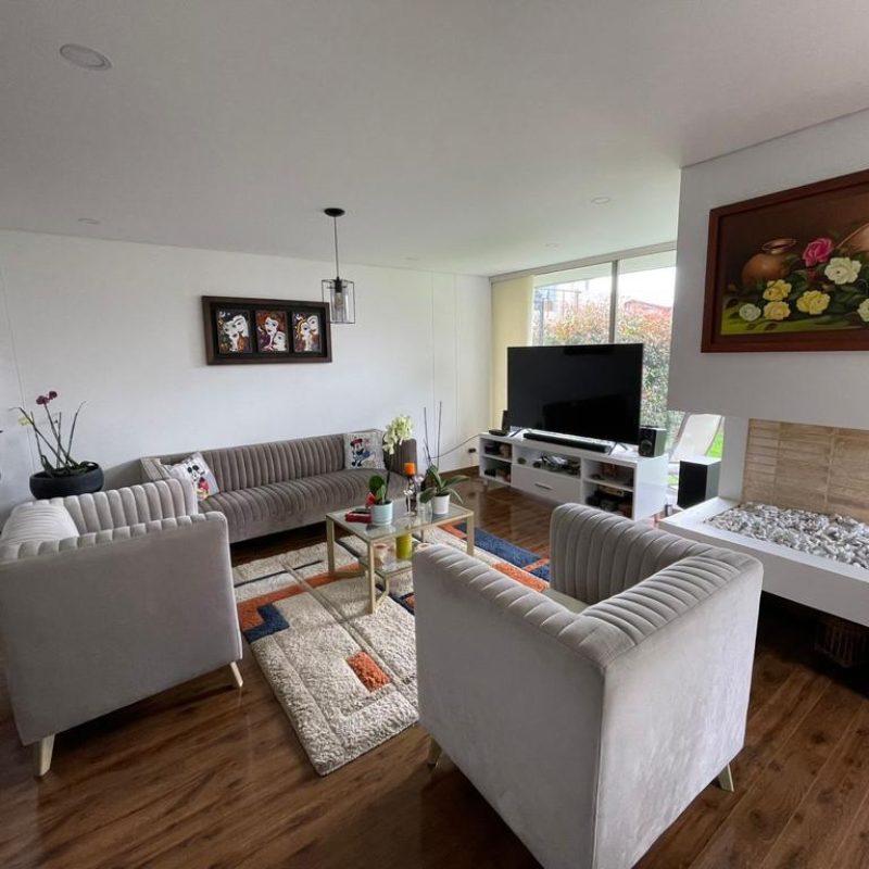 WhatsApp Image 2025-05-06 at 09.43.48 (2)