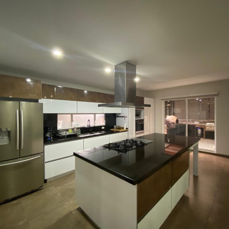 cc9c500b-fc50-4823-8774-dc10330d9400